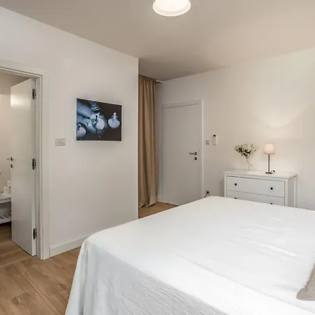 Terraced New 2025 Case de vacanță Barbat na Rabu