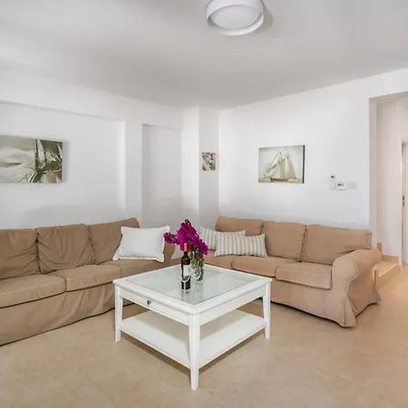 بيت للعطل Terraced New 2025 Barbat na Rabu