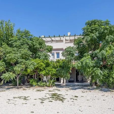 بيت للعطل Terraced New 2025 Barbat na Rabu