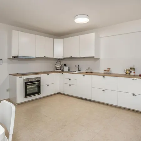 بيت للعطل Terraced New 2025 Barbat na Rabu