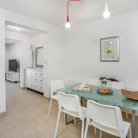 بيت للعطل Terraced New 2025 Barbat na Rabu