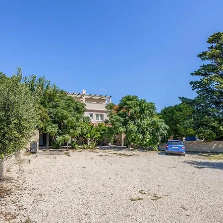 بيت للعطل Terraced New 2025 Barbat na Rabu