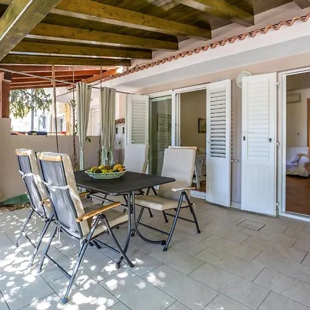 بيت للعطل Terraced New 2025 *