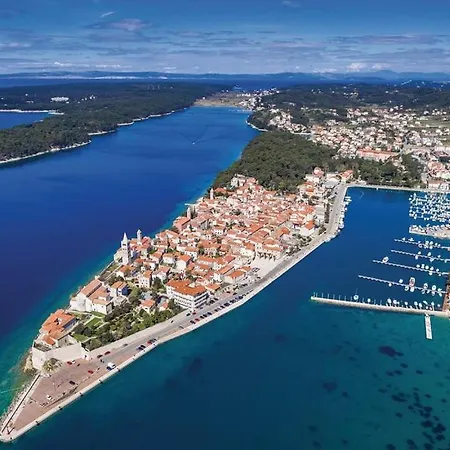 Terraced New 2025 بيت للعطل Barbat na Rabu